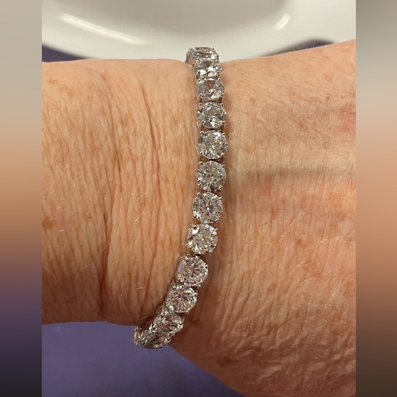 Nadri 7.5” crystal clear CZ tennis bracelet silver tone beautiful heavy quality - Picture 7 of 11